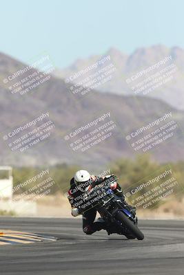 media/Oct-30-2025-Racers Edge (Thu) [[dabbdaf680]]/3-B Group/Session 2 (Turn 14)/